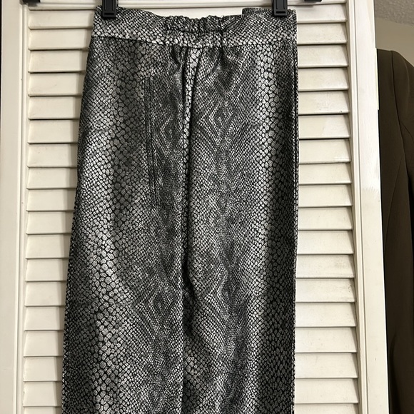 Snake print Pantsuit by Eva Polini Couture - Picture 5 of 6